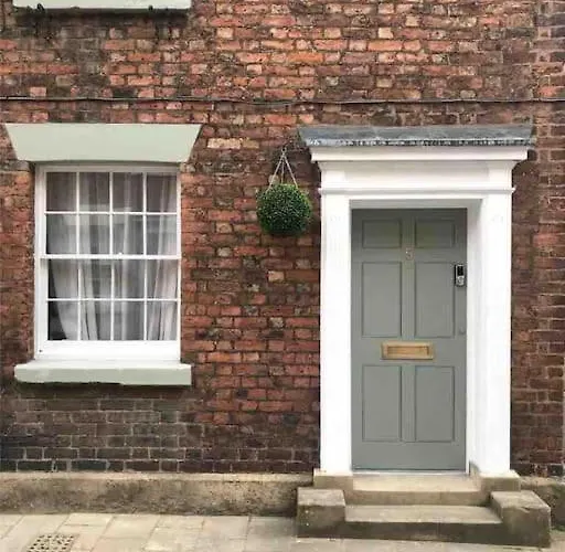 Stunning City Centre Georgian Townhouse - Parking