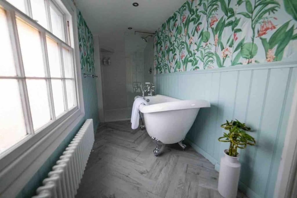 Stunning Centre Georgian Townhouse - Parking